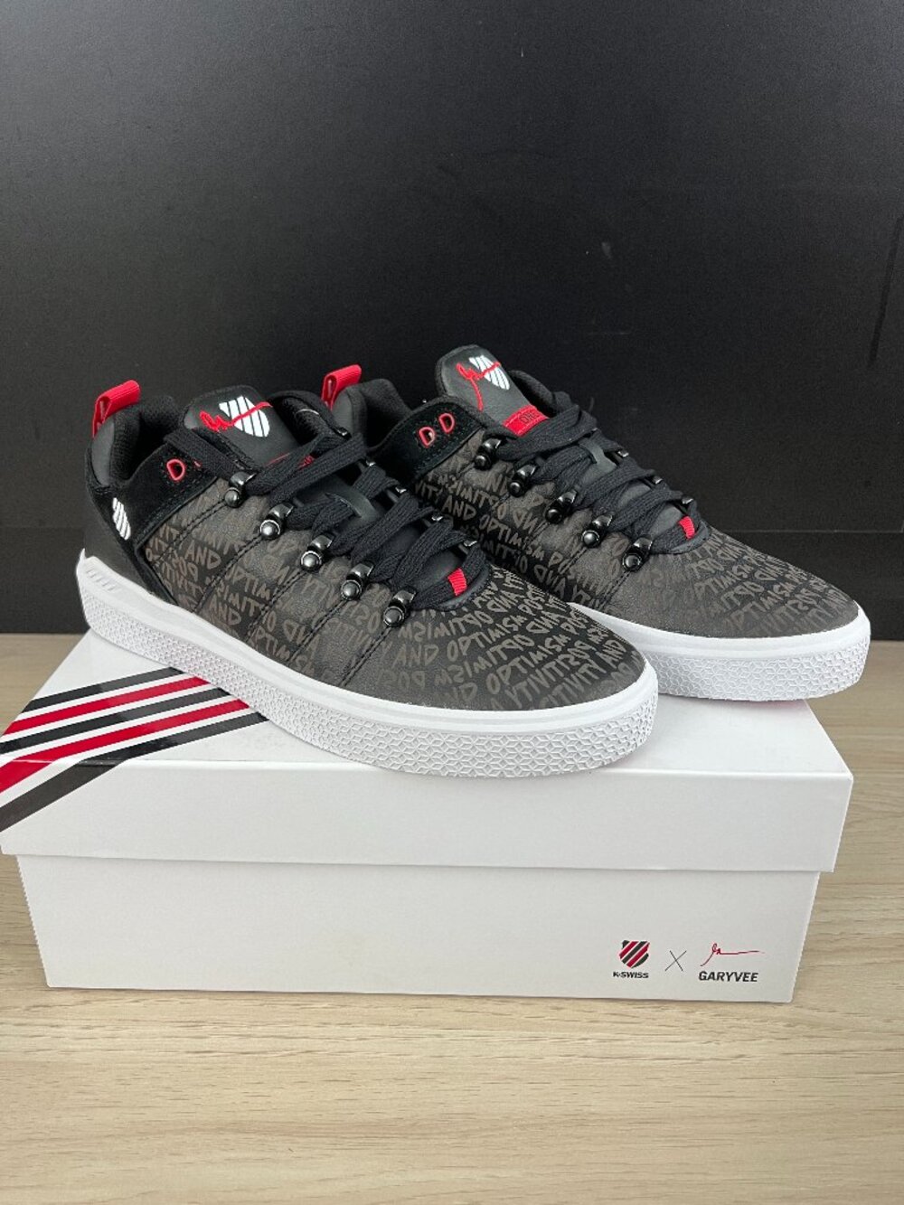NEW in Box GaryVee 004: Positivity & Optimism Size: 9.5 Low Top-Black